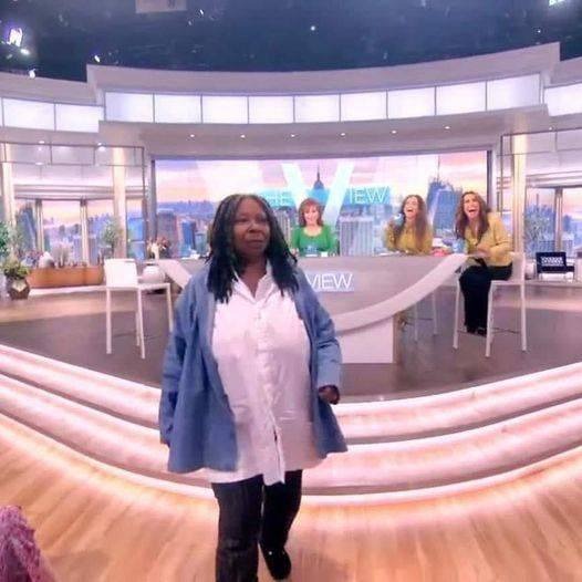 Whoopi Goldberg’s dramatic exit causes a heated debate on how to behave at a concert.