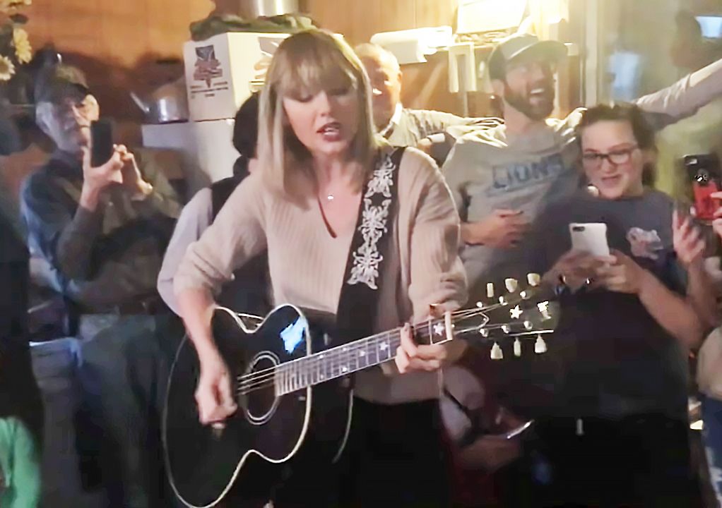 Taylor Swift Stuns 96-Year-Old WWII Veteran with Heartfelt Christmas Surprise