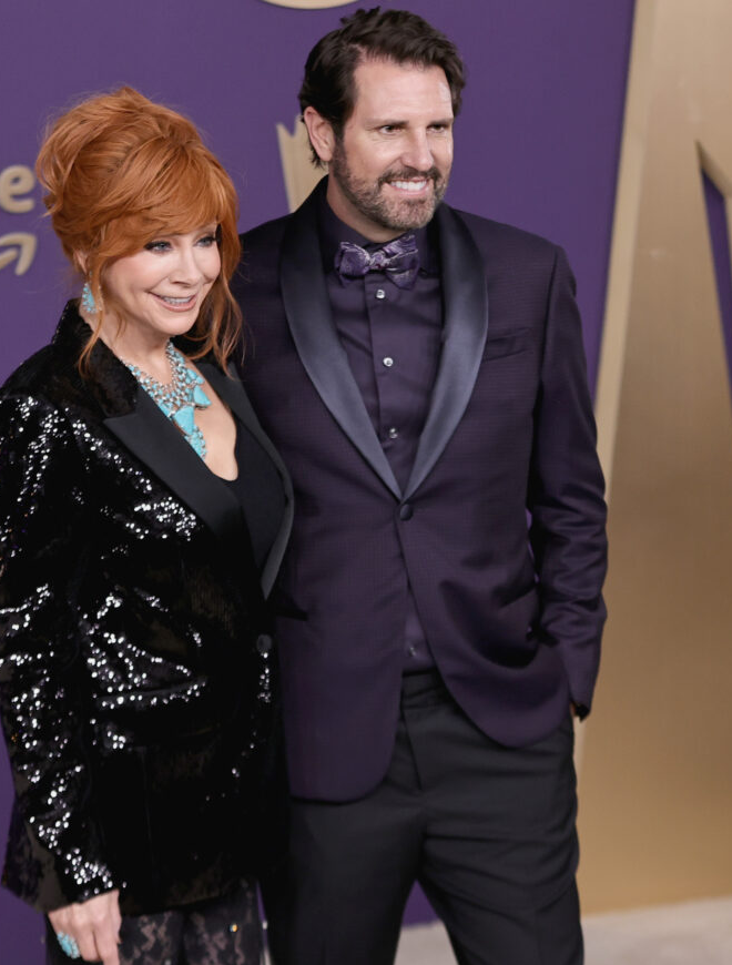 At 69, Reba McEntire wears transparent lace to ACM Awards, and everyone’s saying the same thing