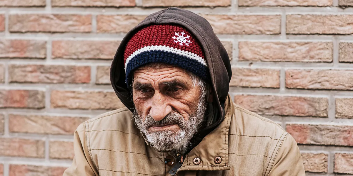 I Bought Food for a Poor Old Man and His Dog – What I Saw at My Door the Next Morning Left Me Frozen
