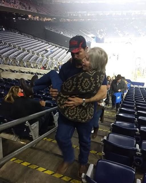 When My Husband Carried a Stranger — What He Did Warmed Everyone’s Soul